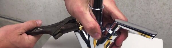 How to replace a faucet interior